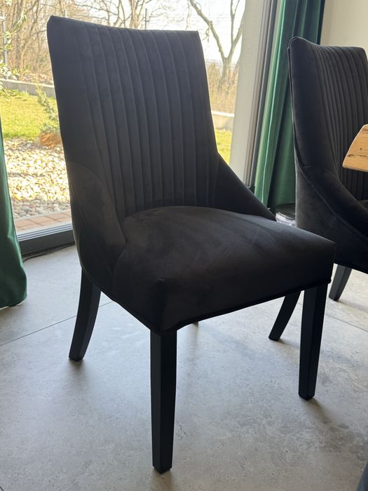 10 czarnych krzeseł/ Polska produkcja