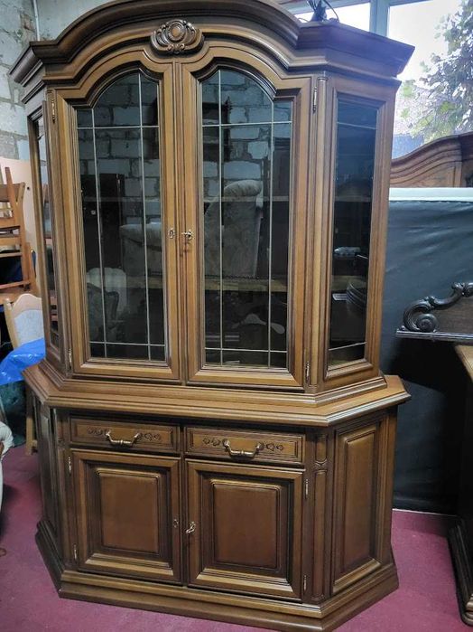 Piękny kredens bufet biblioteka serwantka orzech antyczny podświetlana