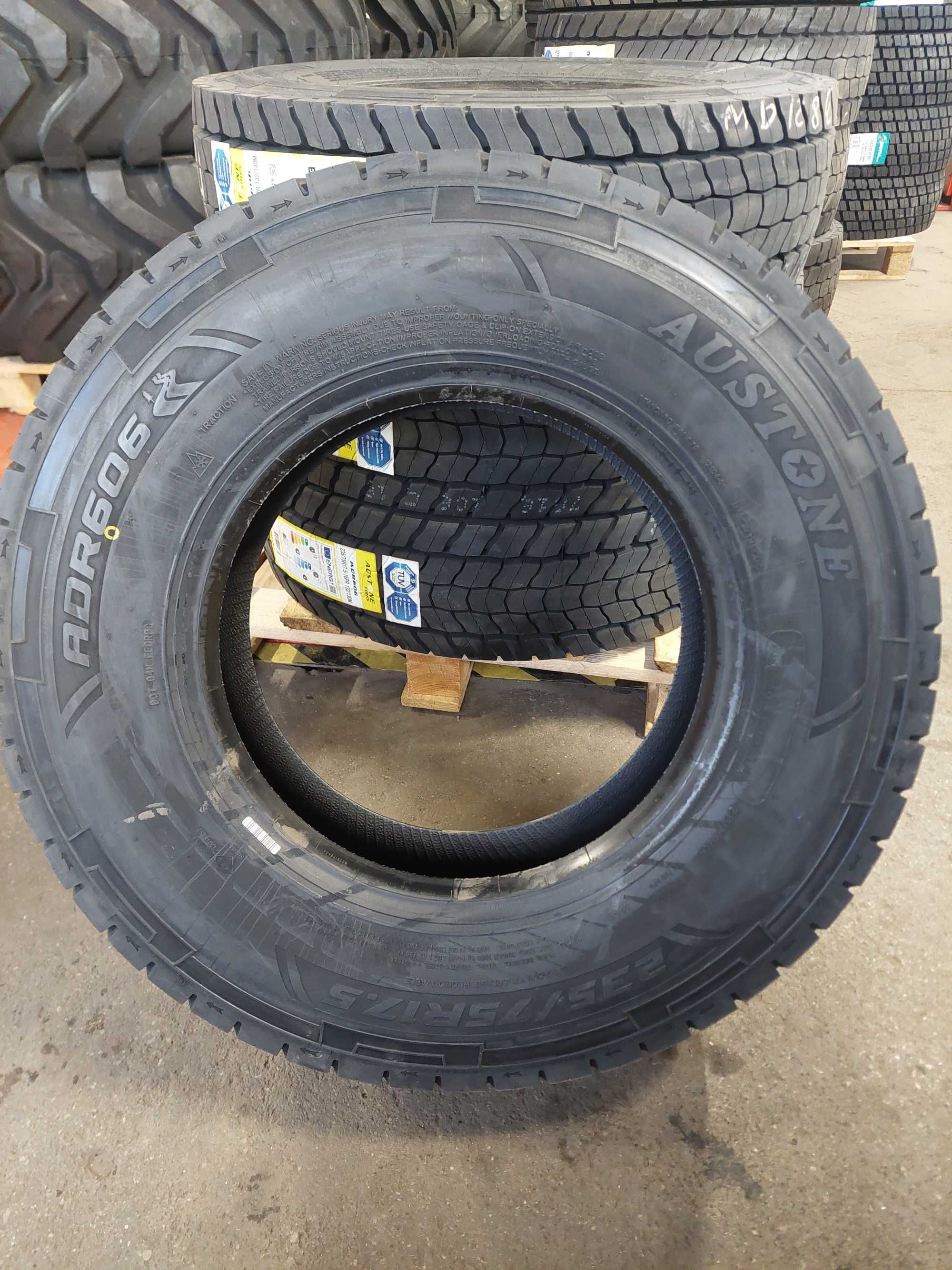 Nowe opony ciężarowe 235/75R17.5