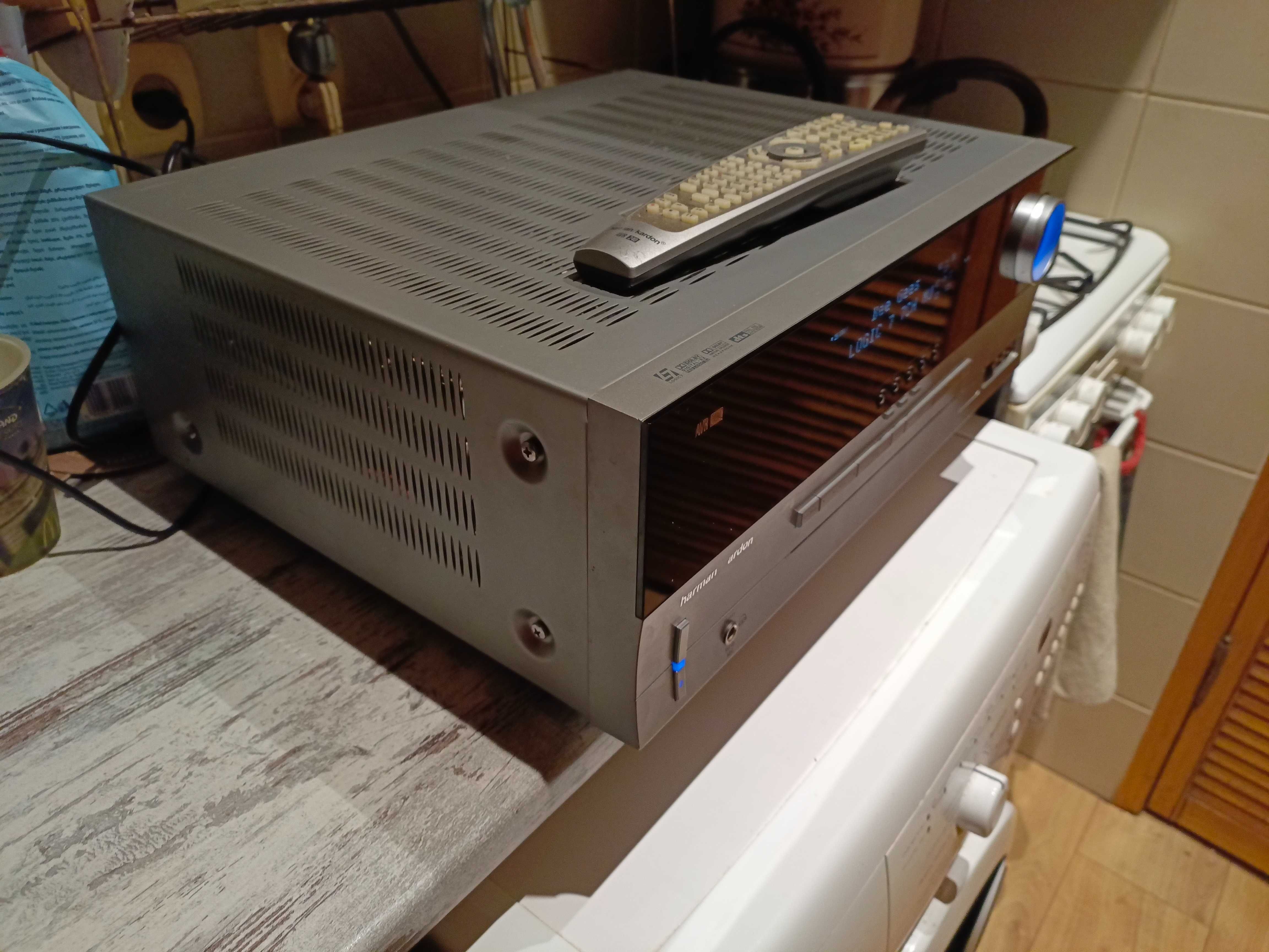 Sprzedam amplituner harman kardon AVR 240/230 z oryginalnym pilotem.