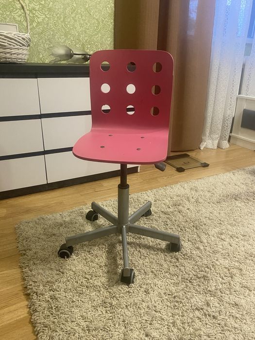 Стільчик рожевий