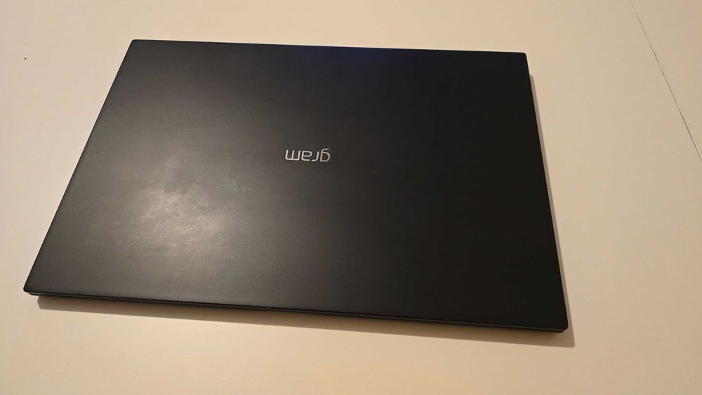 Laptop LG GRAM 15Z90Q bardzo lekki i5 16GB RAM czarny