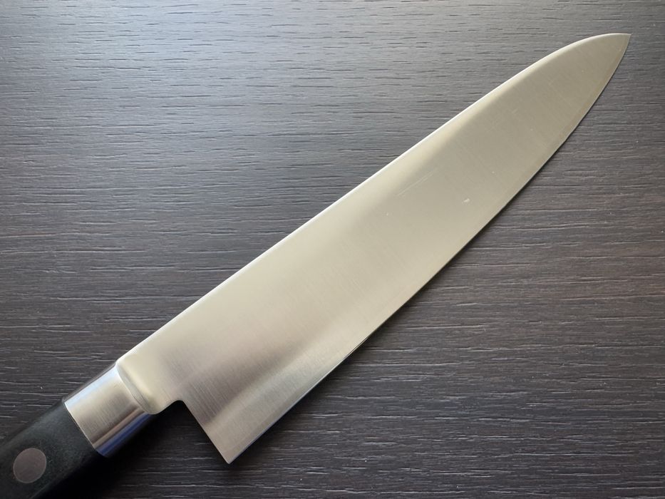 Японський професійний кухонний шеф-ніж Tojiro DP