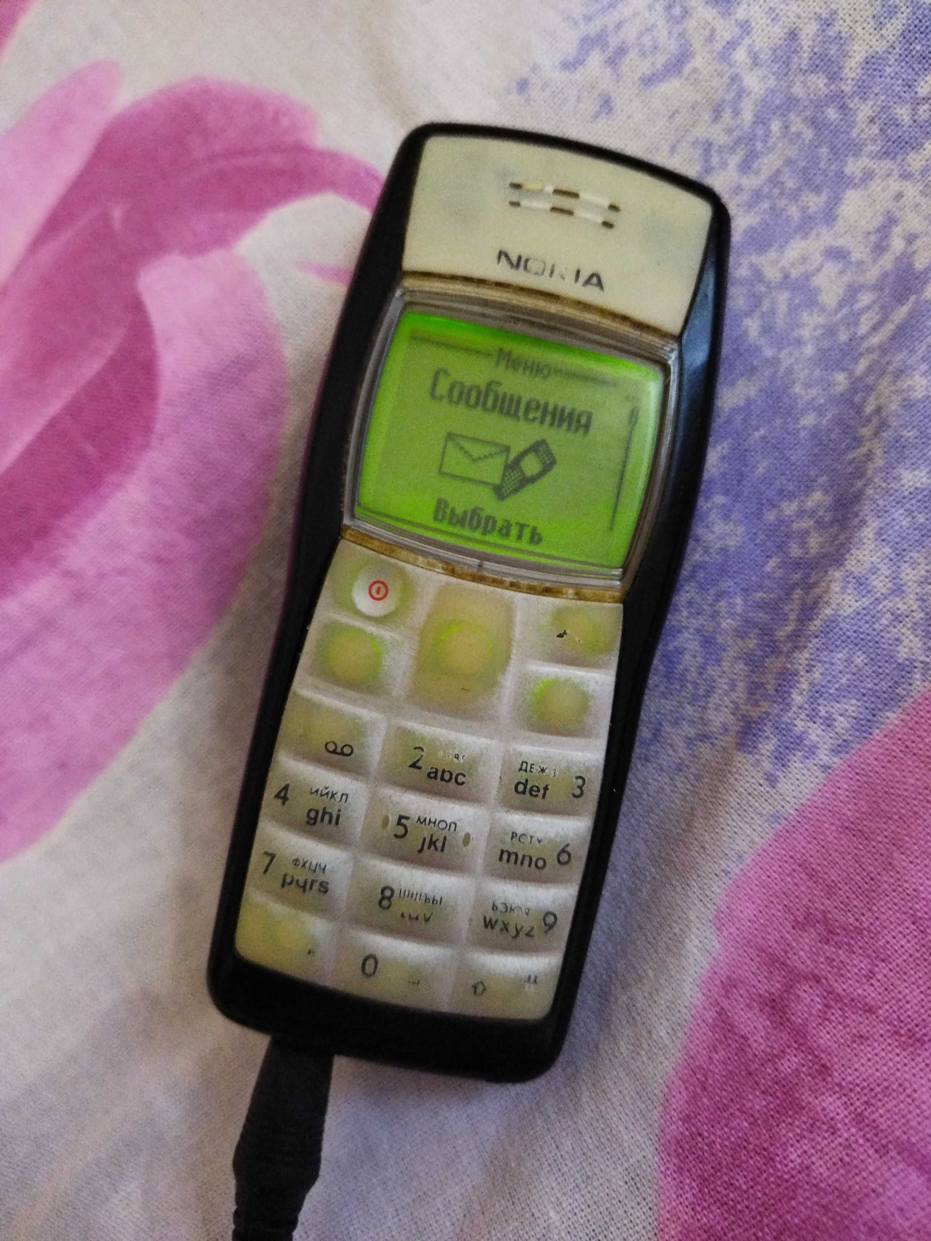 Nokia 1100 Made in Finland+ зарядка. Отлично ловит сеть.