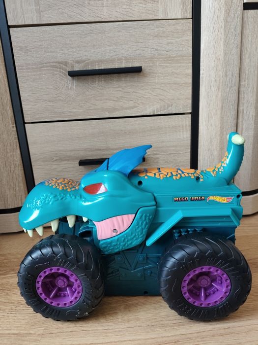 Hot wheels mega wrex