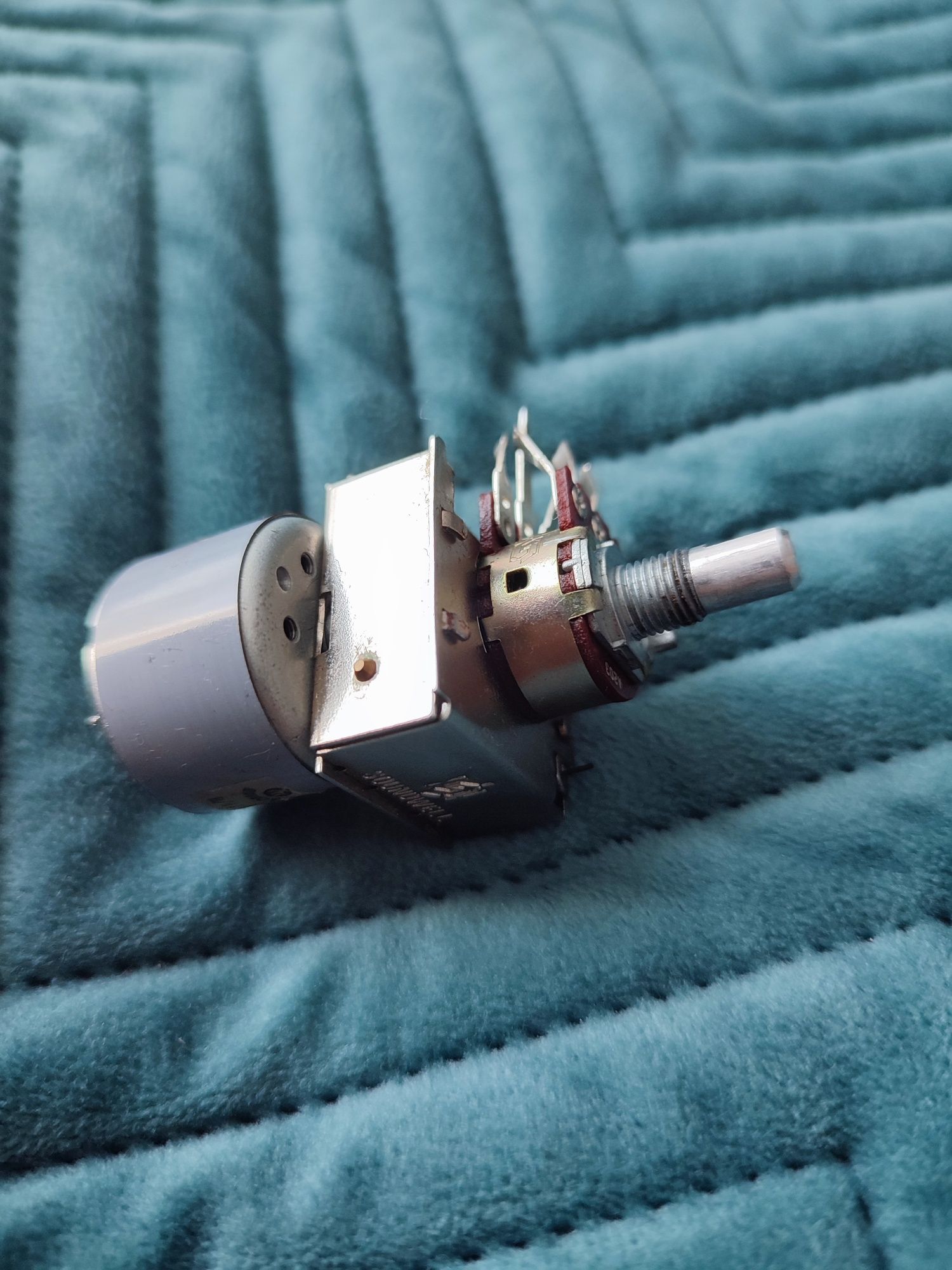 Wzmacniacz Cambridge Audio A500 oryginalny potencjometr głośności uszk