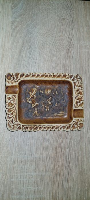 Stara popielniczka z połowy XX wieku