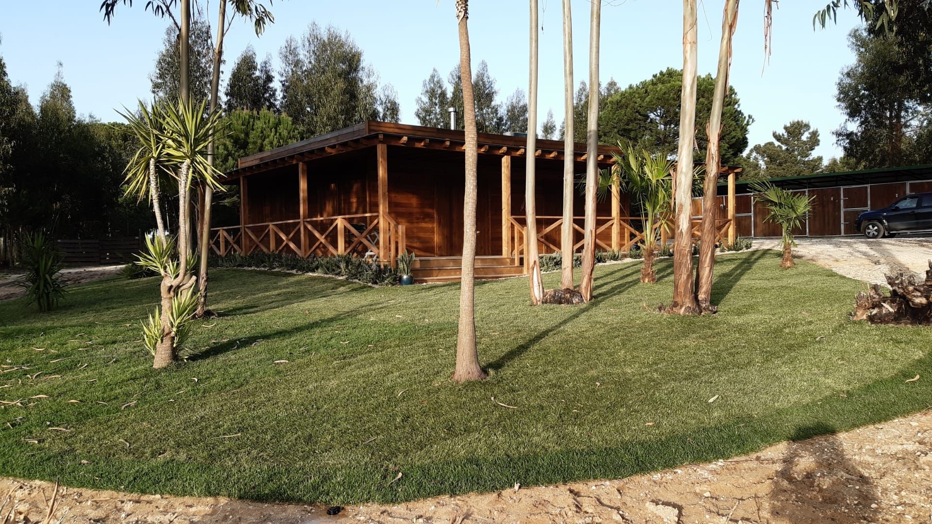 Jardineiro.  Manutenção e construção de jardins