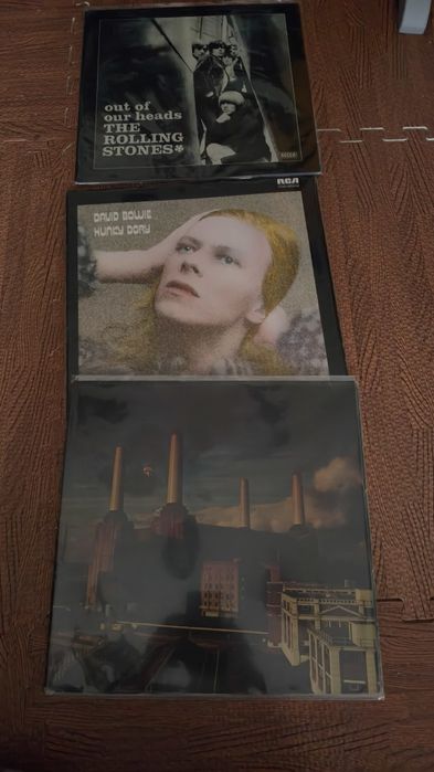 Pink Floyd 
Rolling Stones 
David Bowie 

 Capas e discos muito bom es