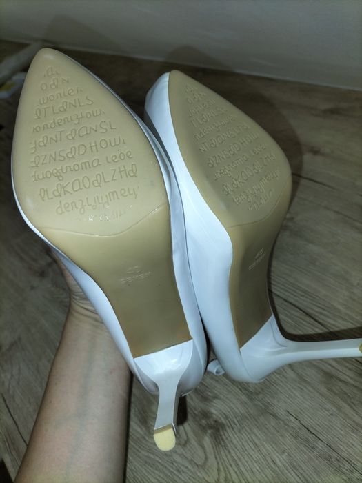 Туфлі  білі  весільні святкові  38.5
