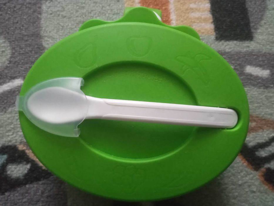 Тарілка на присосці з кришкою і ложкою та контейнер