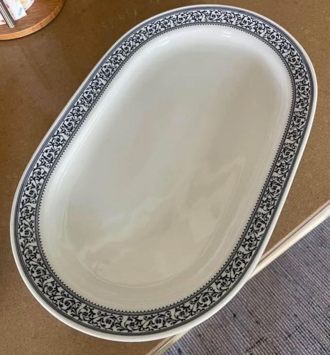 Travessa porcelana grande. Louça Coimbra, modelo Sinfonia.