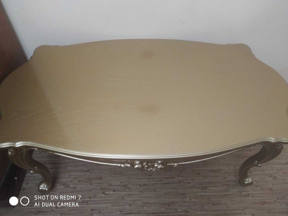 журнальний стіл з натурального дерева