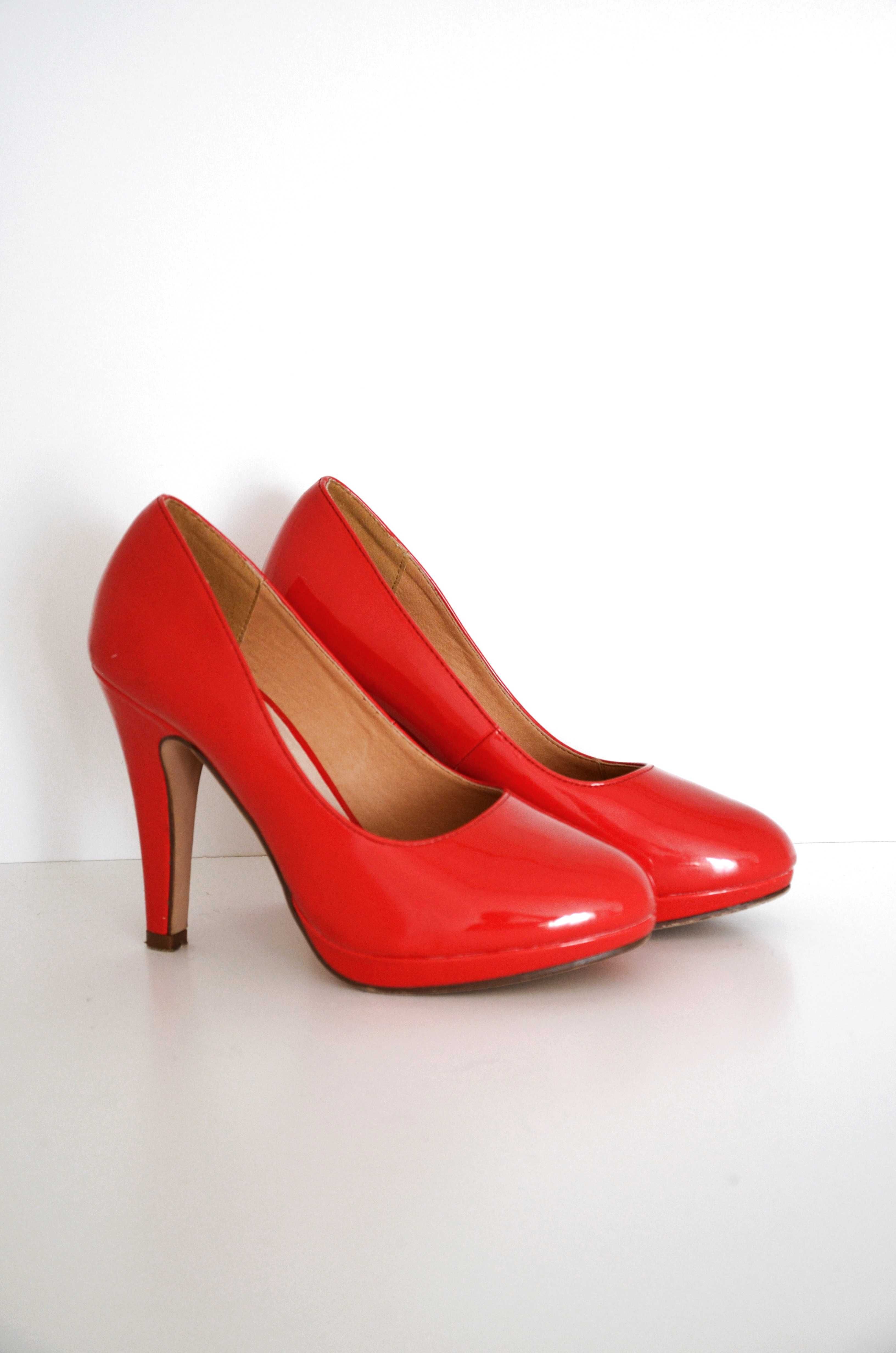 Czerwone szpileczki r. 38, buty na obcasie, czerwone lakierki