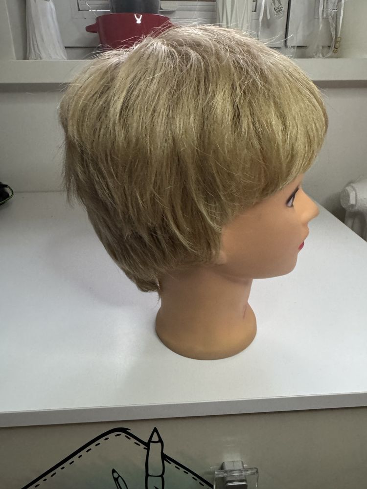 Peruka jasny blond krótka firma Rokoko