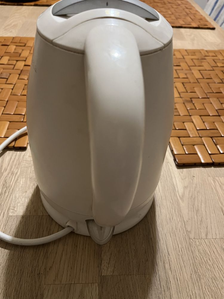Czajnik bezprzewodowy Tefal - biały