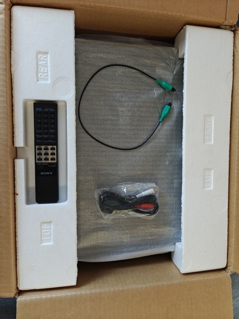 Sony DTC-690 Pilot,karton BDB