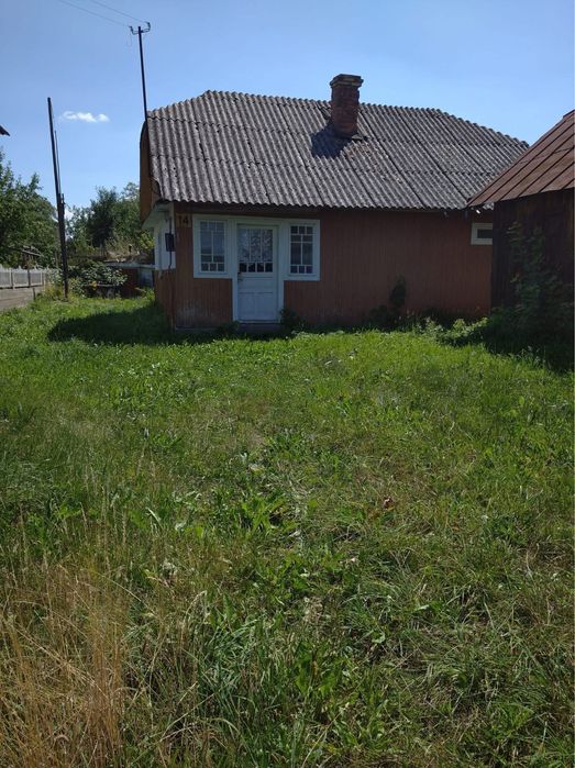 Продається земельна ділянка зі старим будинком в с. Сваричів