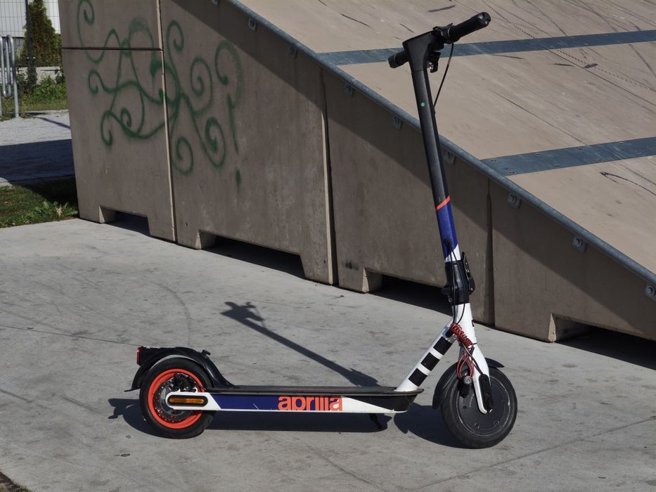 Chulajnoga elektryczna Aprila ESRZ