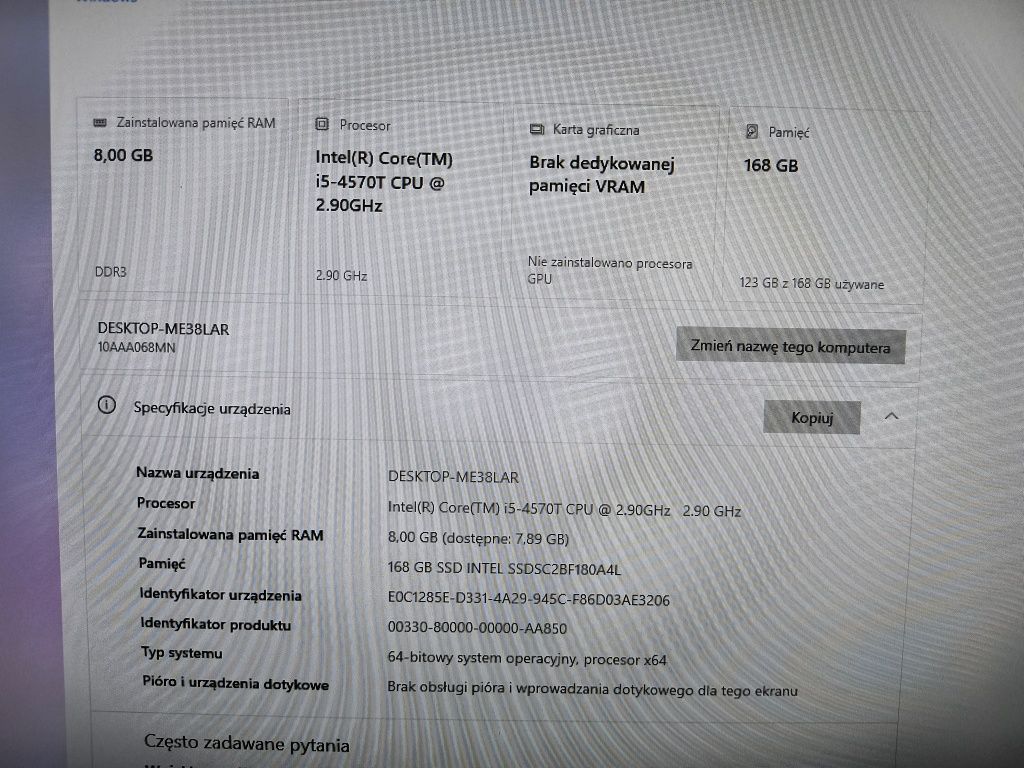 Komputer stacjonarny z monitorem do pracy biurowej