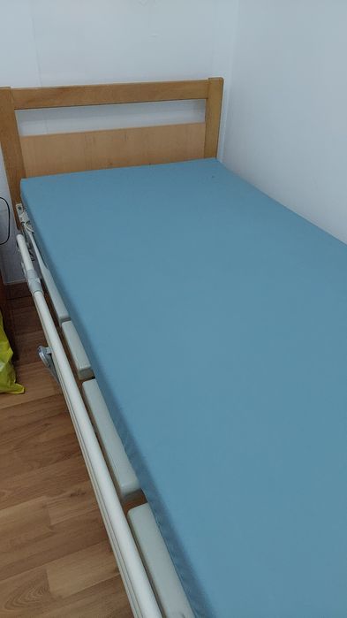 Cama articulada hospitalar