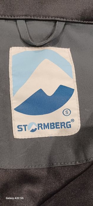 Kurtka przeciwdeszczowa Stormberg.