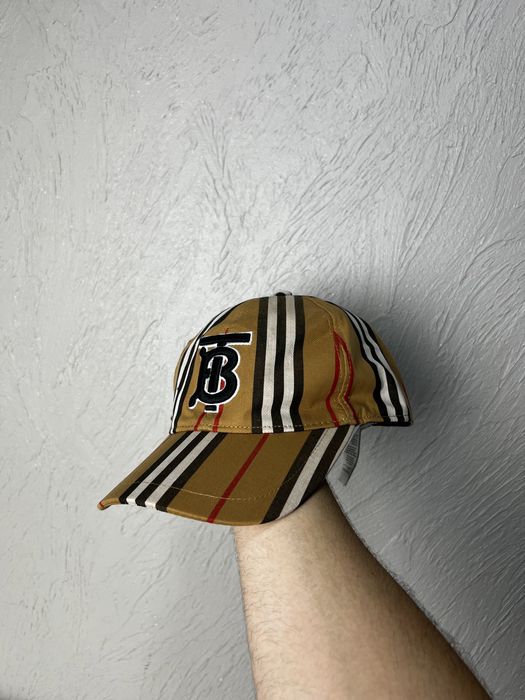 Кепка Burberry Нові Колеції