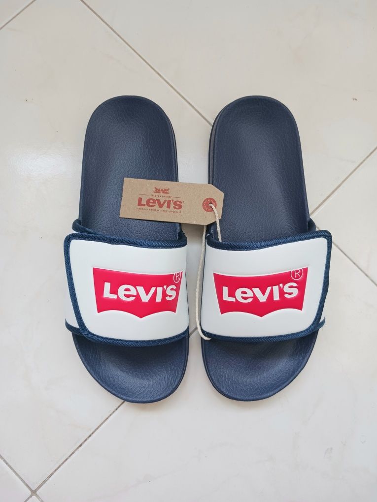 Chinelos Levi's Novos