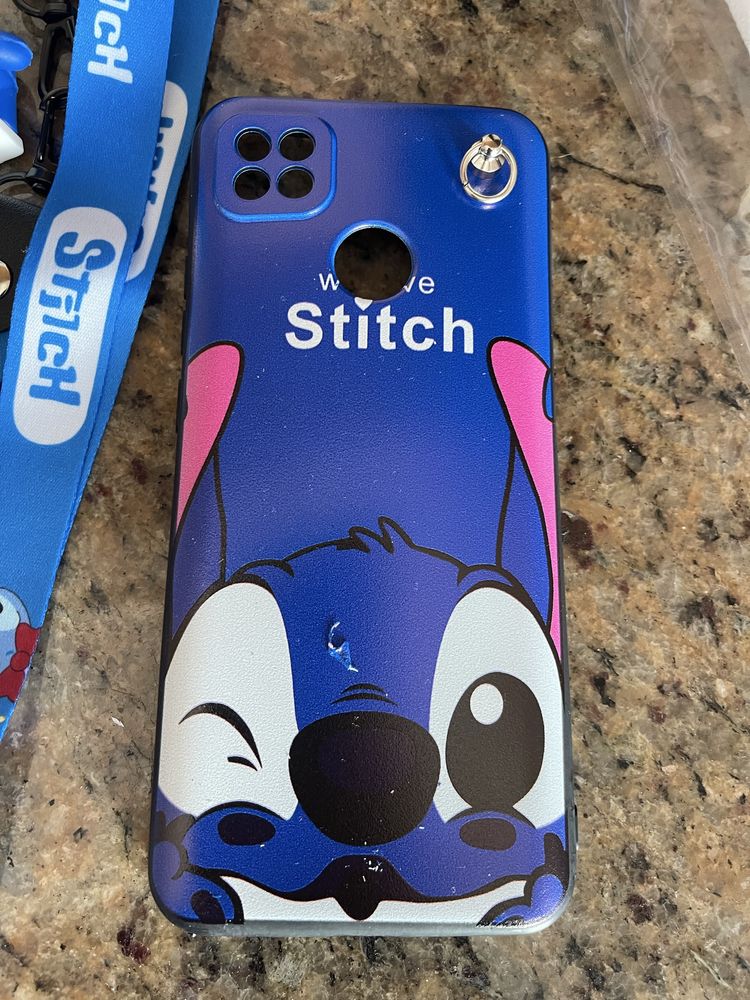 Capa telemovel com fita e boneco stich