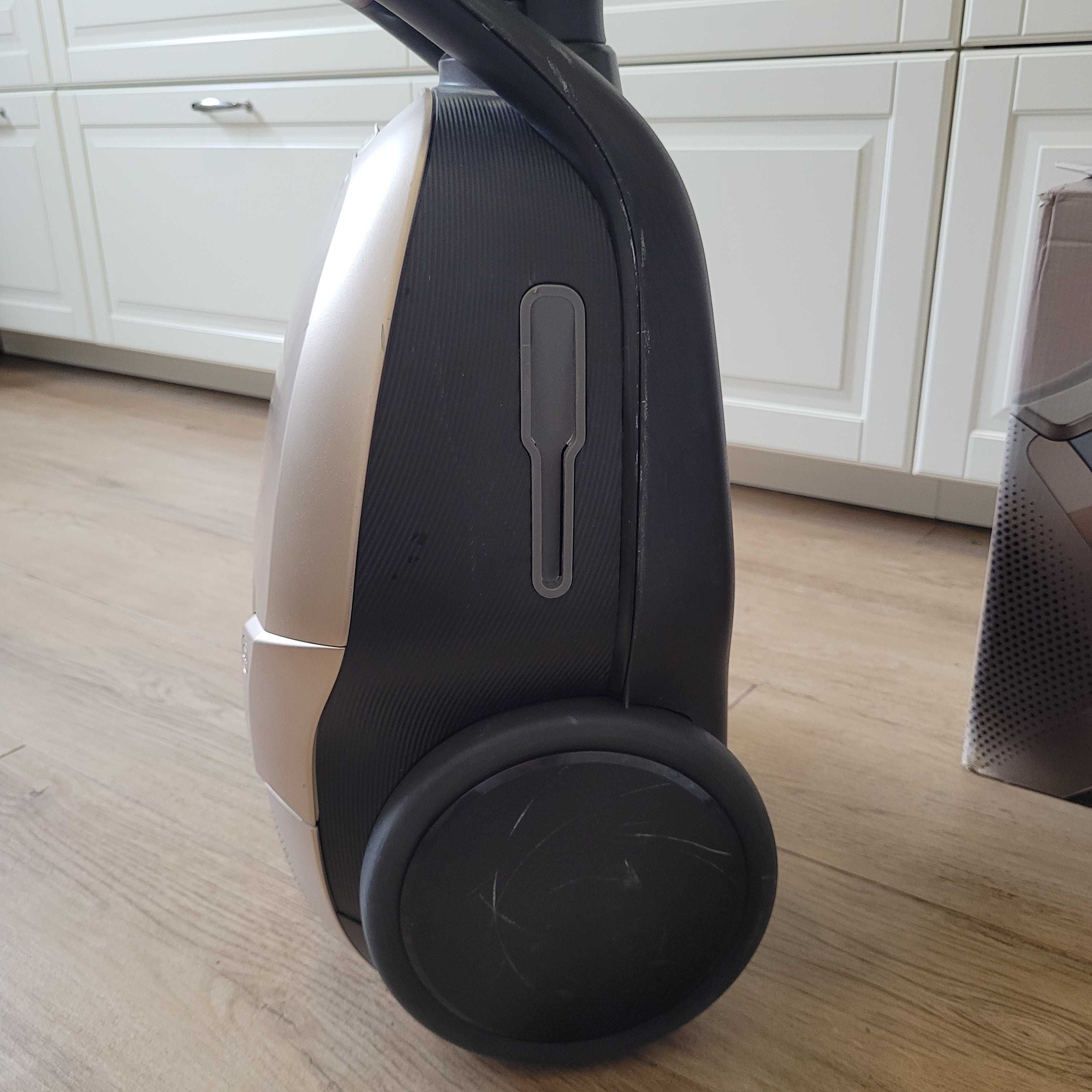 Odkurzacz ELECTROLUX PureD9 z kompletem szczotek + 10 szt. worków nowe