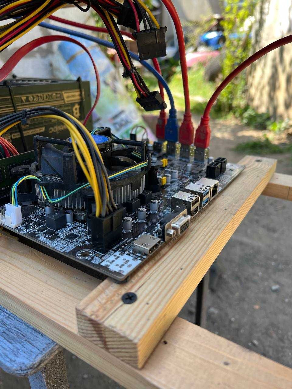 Майнинг ферма из 4 видеокарт RX 5600 XT в идеальном состоянии