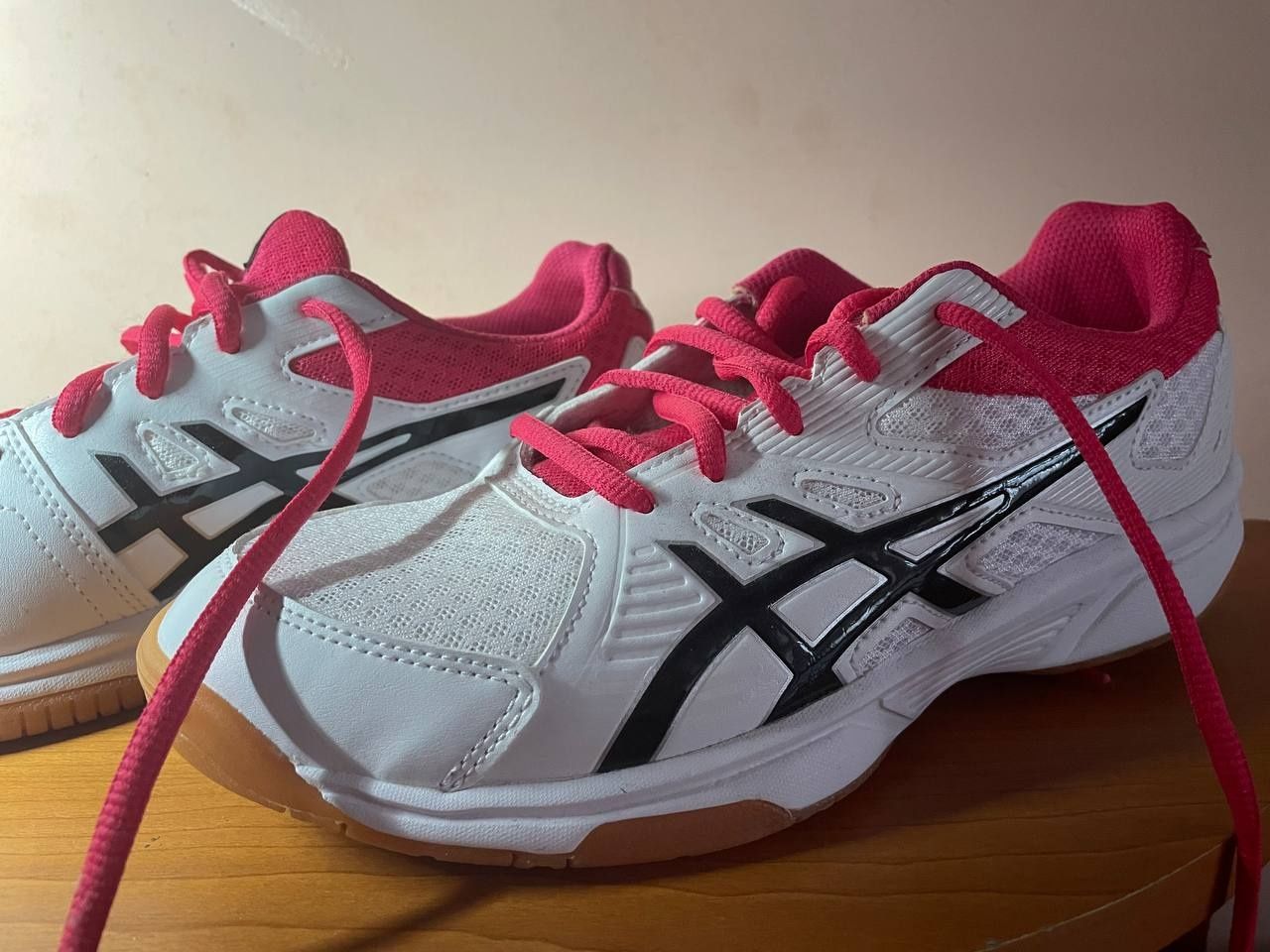 Нові кросівки asics