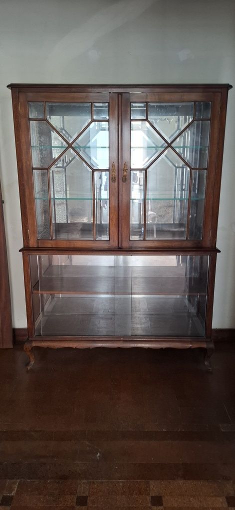 Vitrine com espelho. Antiga.
