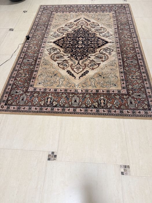 Dywan 170 x 240 stan bardzo dobry