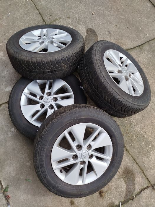 Alufelgi 15  + opony zimowe Toyota Auris