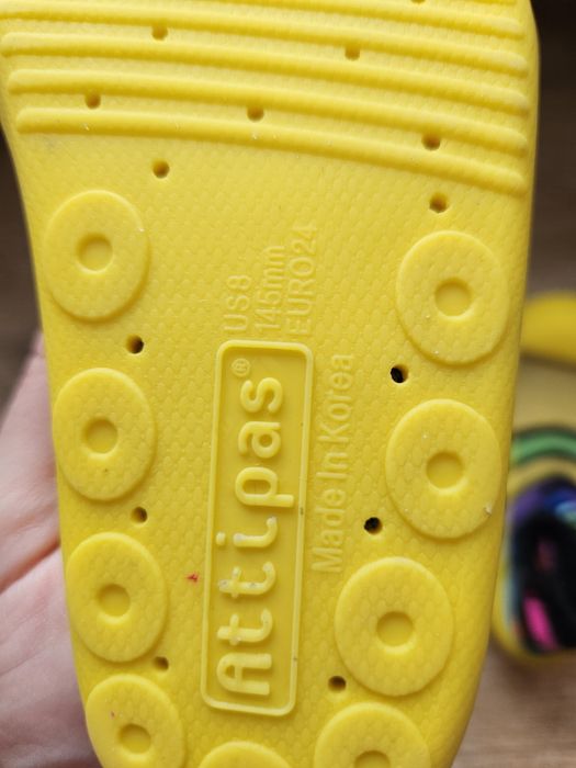 Kapcie ATTIPAS rozmiar 24