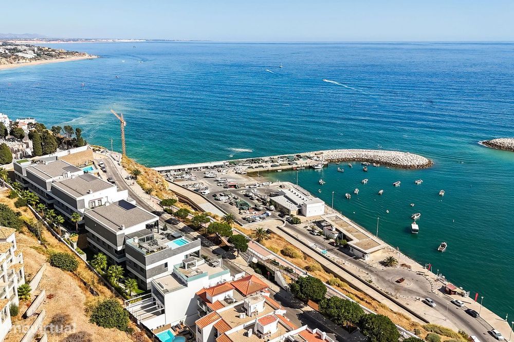 Penthouse Ultra-Luxuosa com Vista para o Mar e o Pôr do Sol