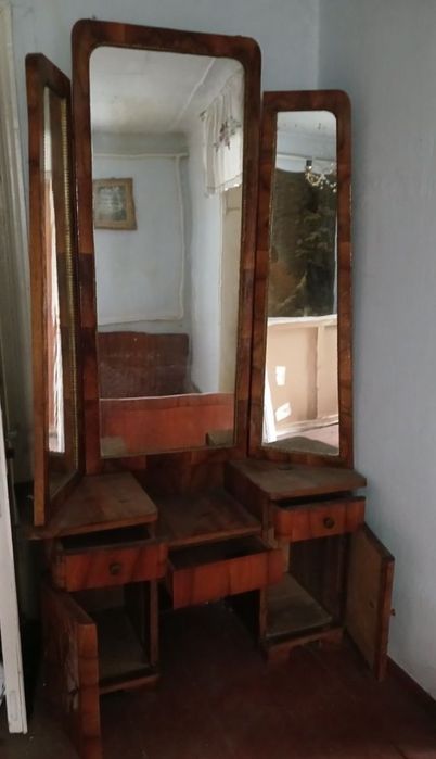 Меблі трюмо, крісло, диван, стіл