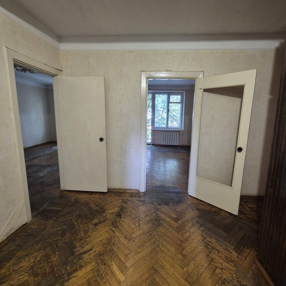 Простора 2к.кв , 64 м.кв в центрі !!
