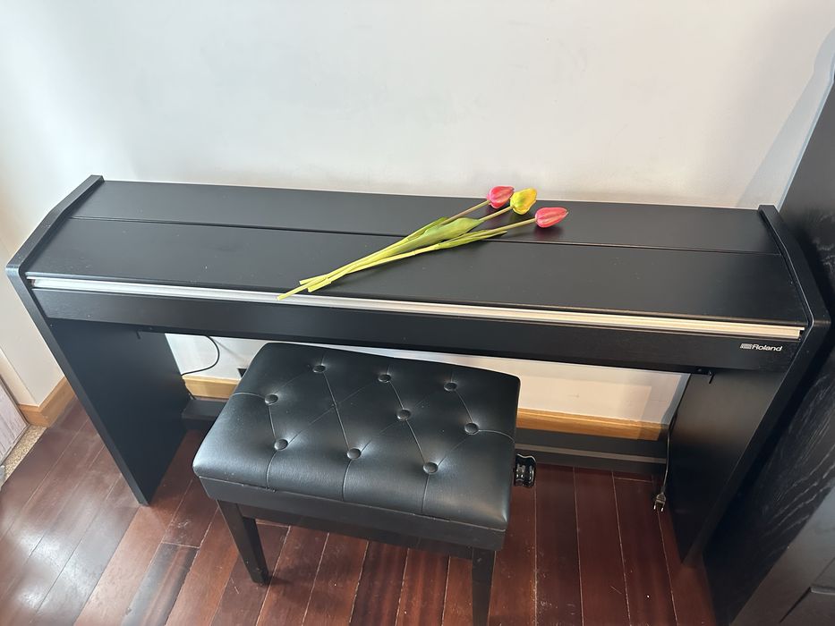 Piano Roland digital F-140R