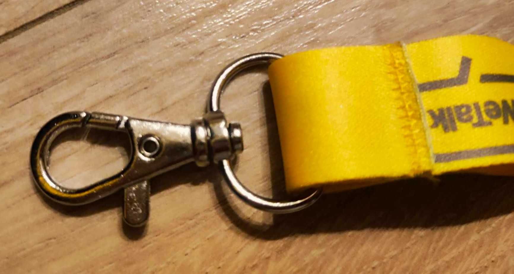 Smycz do kluczy lub identyfikatora w kolorze żółtym z nadrukiem