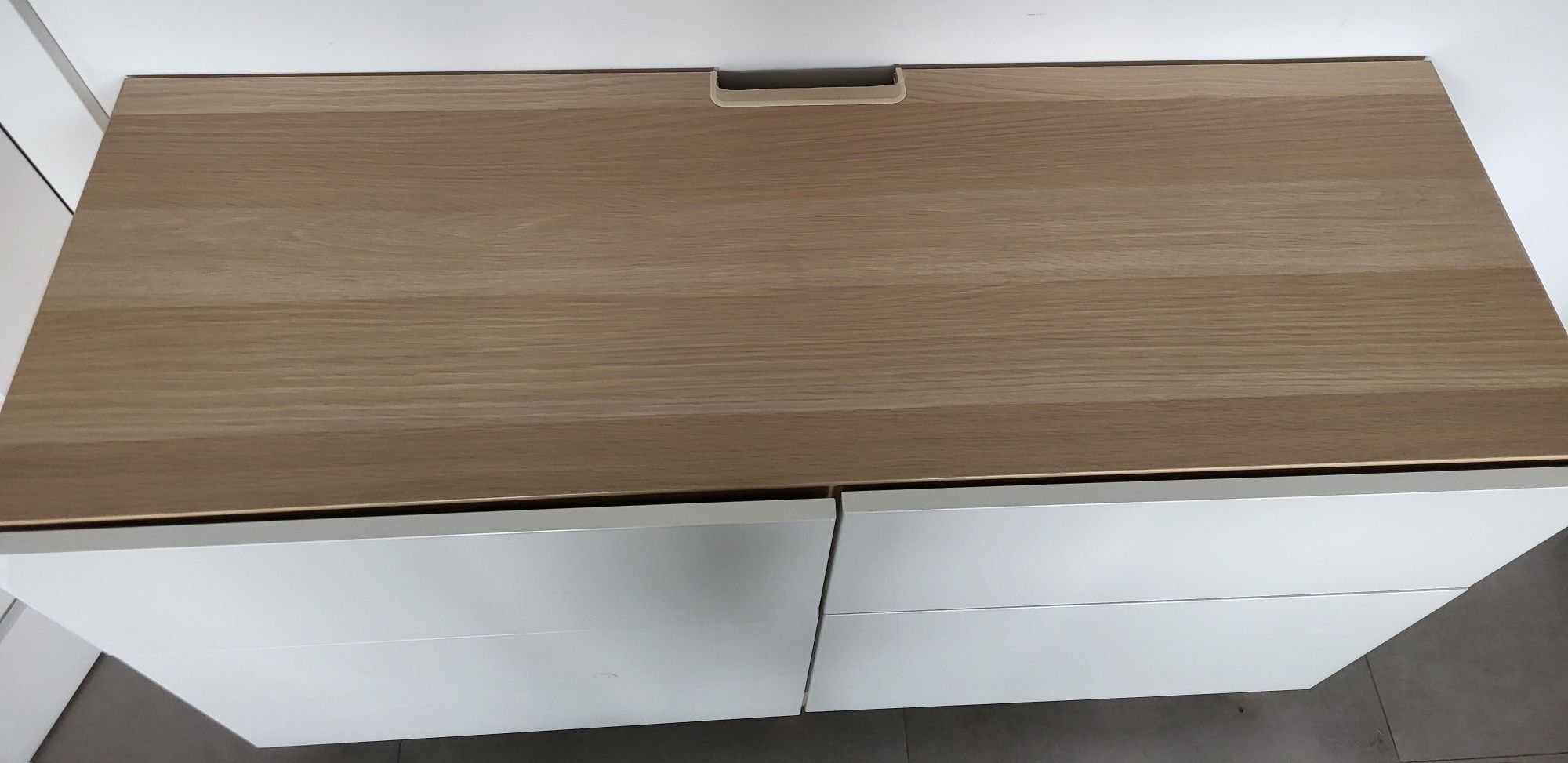 Komoda besta ikea lakier