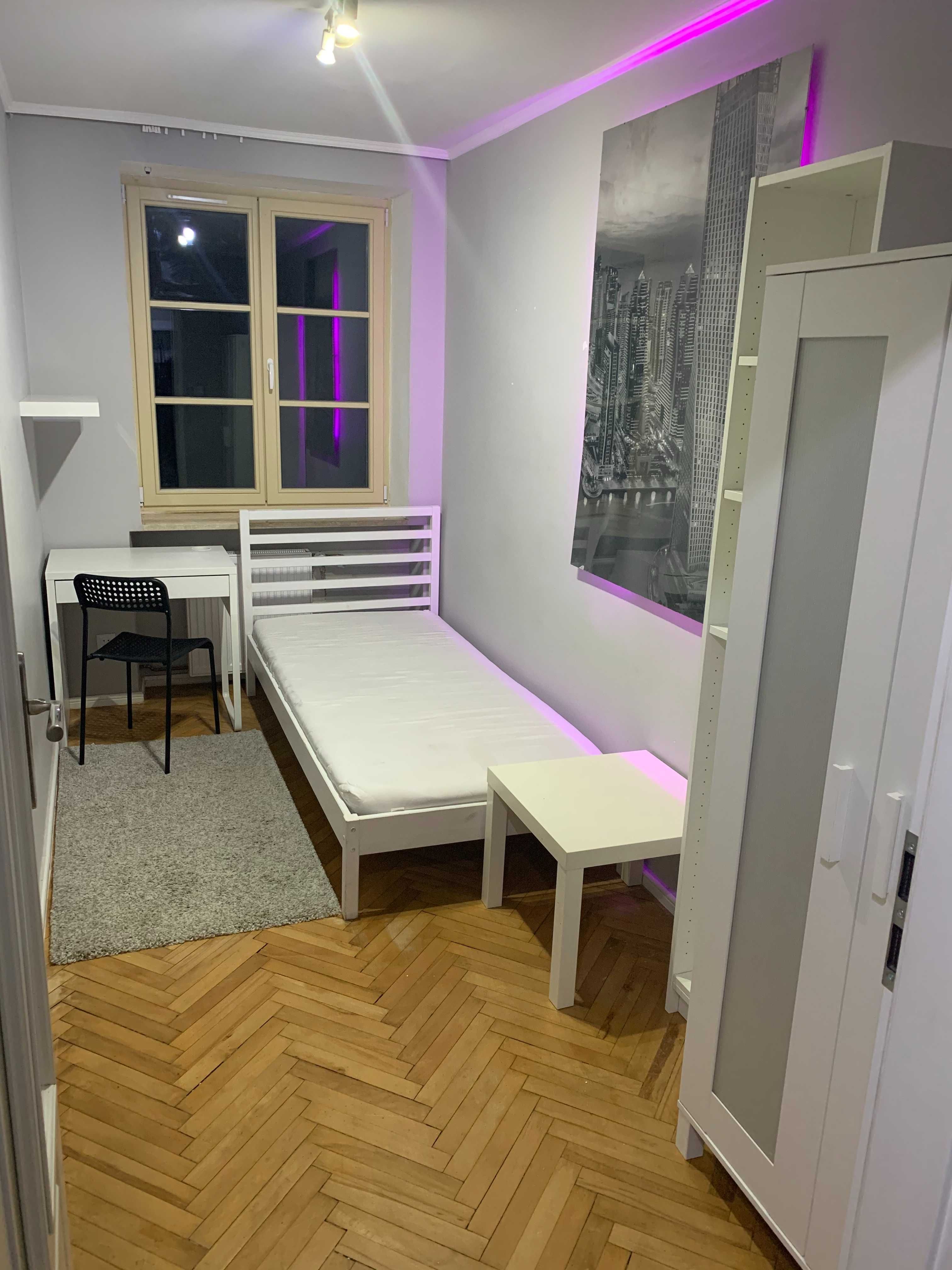 Pokój jednoosobowy na starówce ul. Rynek 56 | Single Rooms