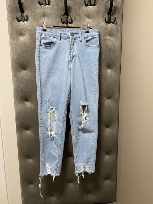 Жіночі блакитні рвані джинси SASHA