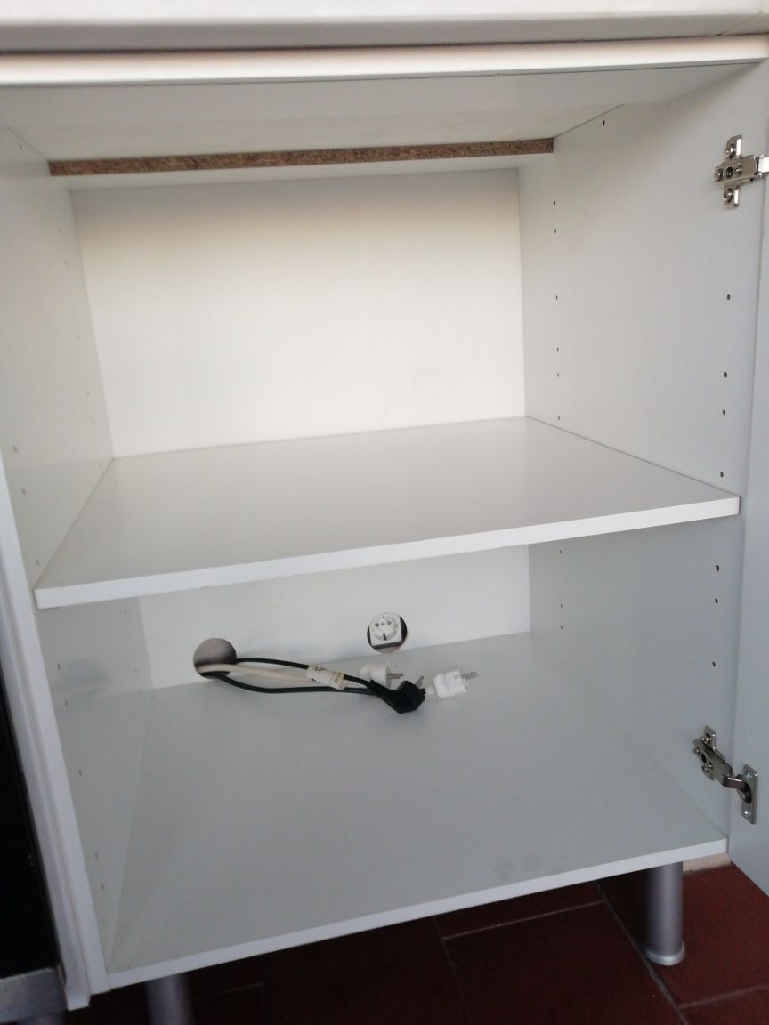 2 módulos móveis de cozinha
