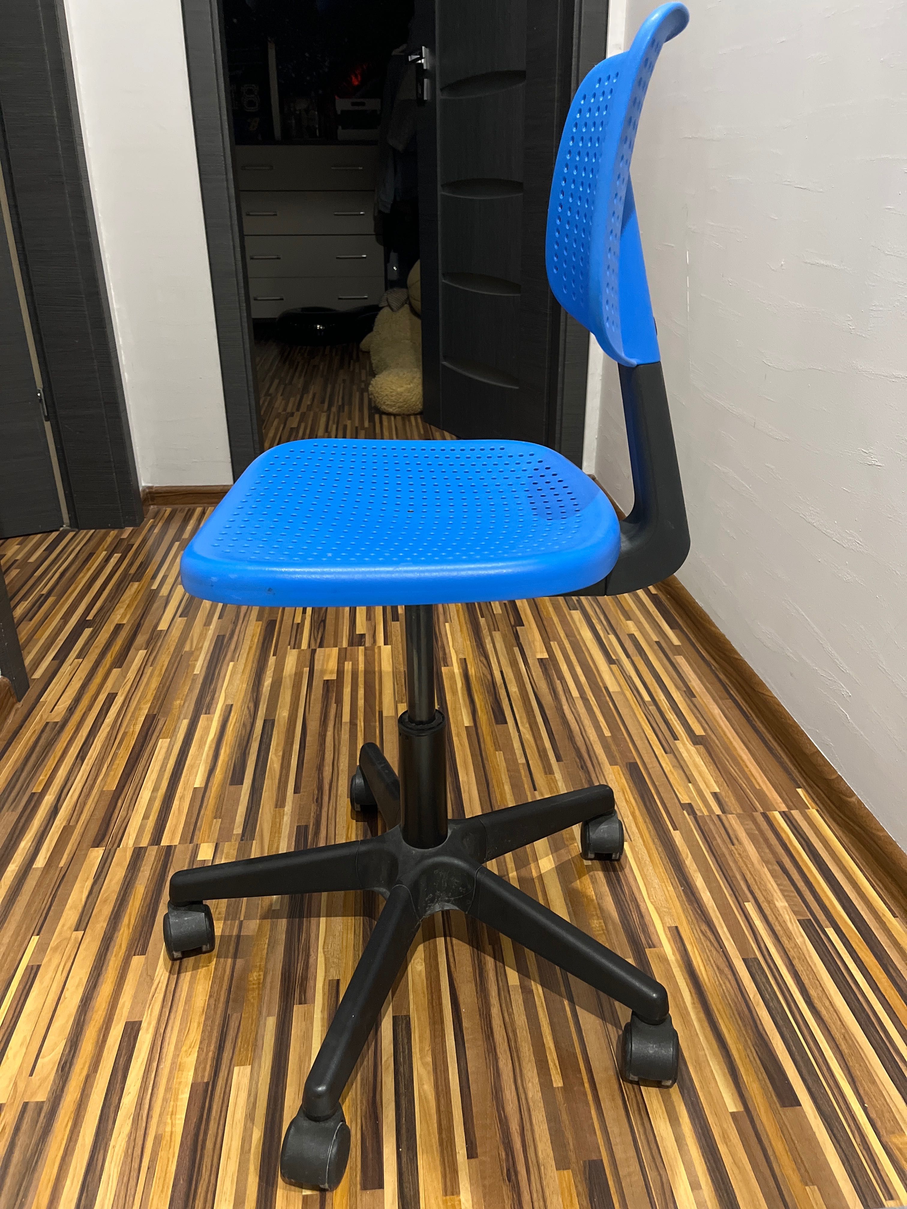 Krzesło biurkowe obrotowe regulowane