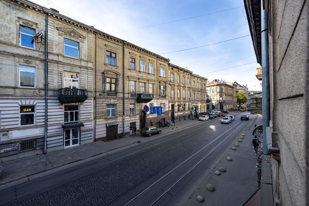 Центр міста!Продаж квартири з дизайнерським ремонтом по вул.І.Франка.