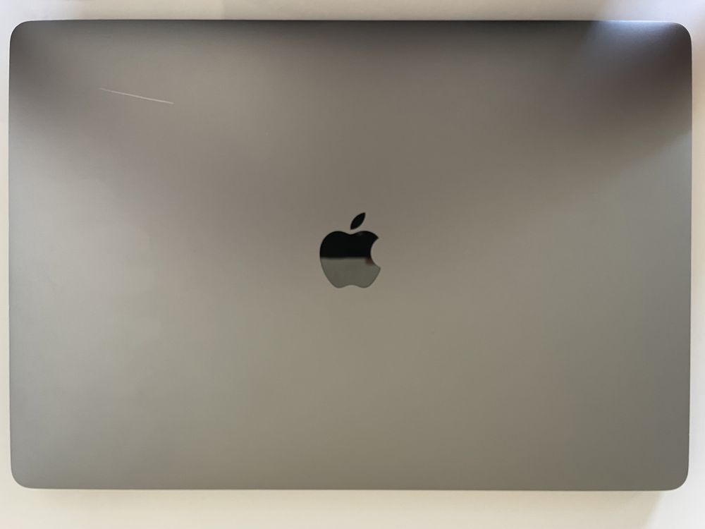 MacBook Pro (15-inch, 2016) в гарному стані, повністю в оригіналі.