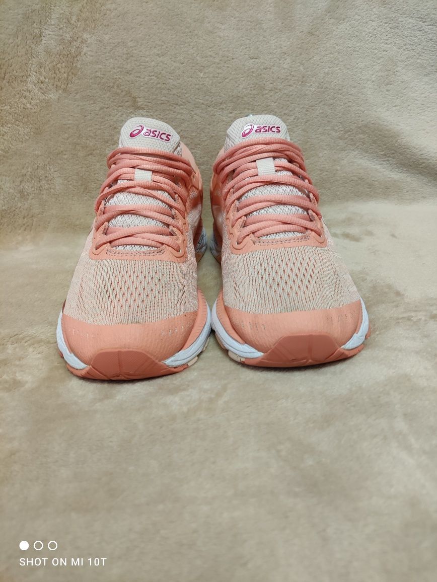 Жіночі кросівки ASICS