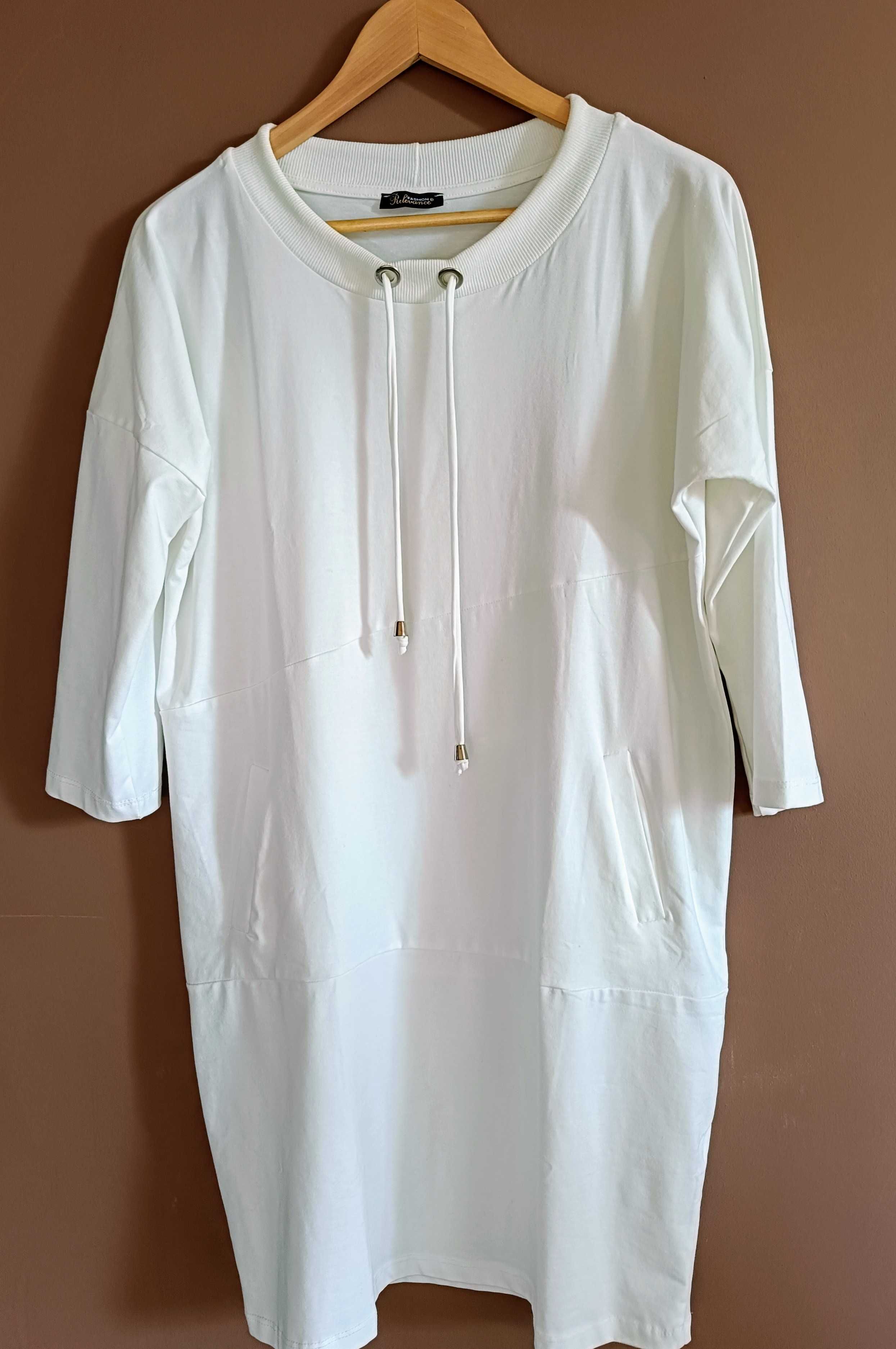 Biała sukienka sportowa Relevance fashion M
